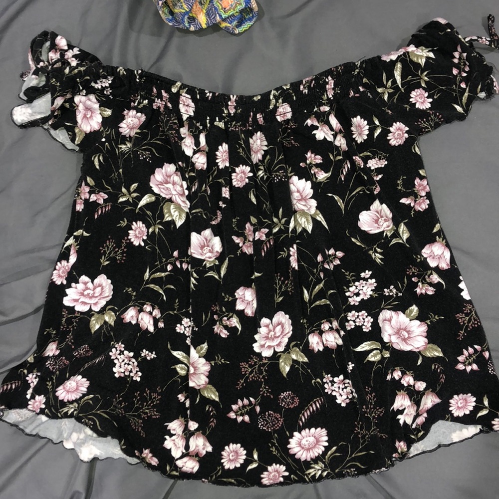 American eagle Off the shoulder floral shirt